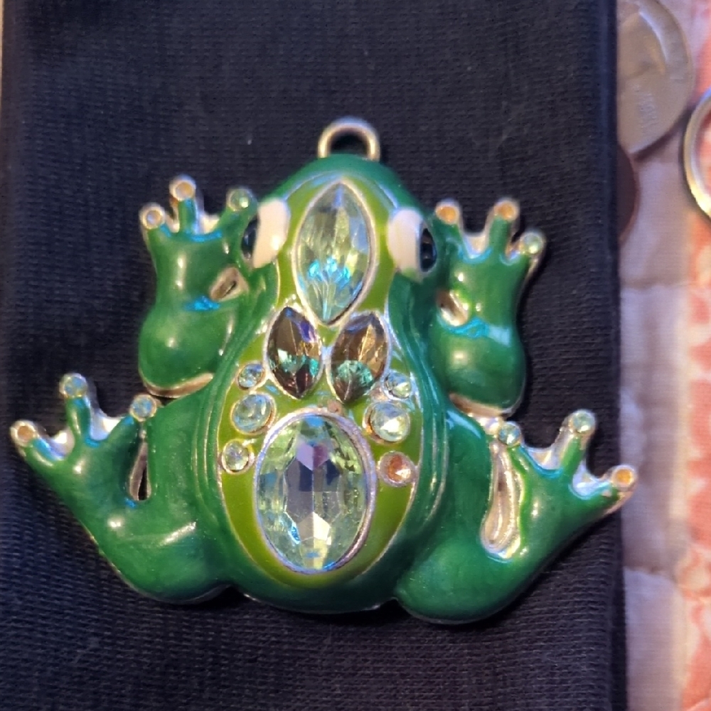 Green Frog Gemstone Pendant